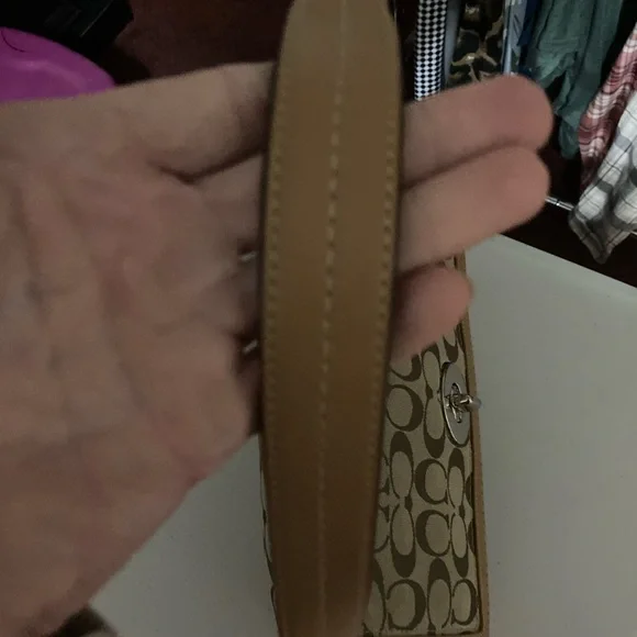 Coach Signature Shoulder Bag EXCELLENT CONDITION - Picture 5 of 10